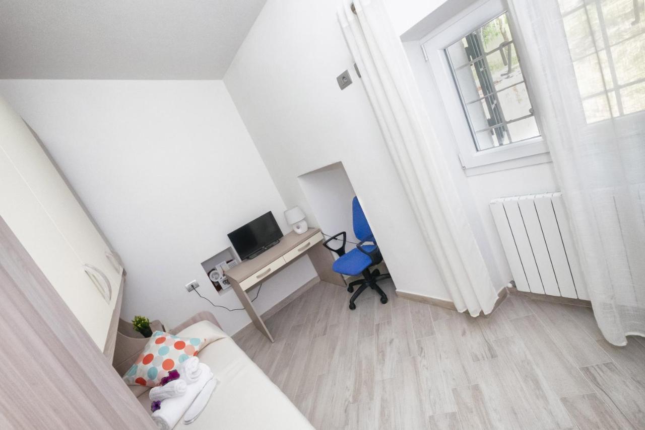 Villa Emily Framura Eksteriør billede