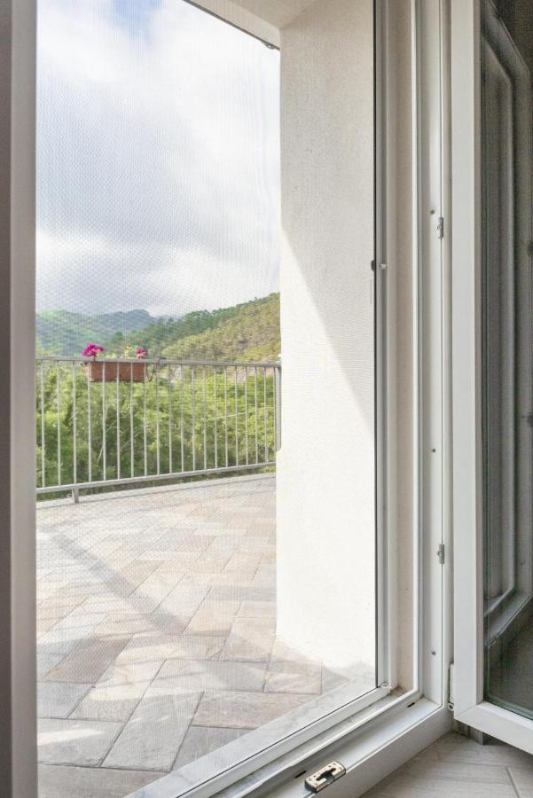 Villa Emily Framura Eksteriør billede